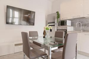 Homiday - Grey Apartment - Free Parking