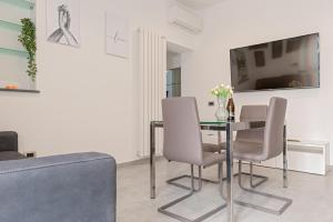 Homiday - Grey Apartment - Free Parking