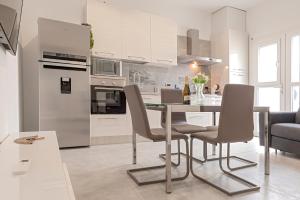 Homiday - Grey Apartment - Free Parking