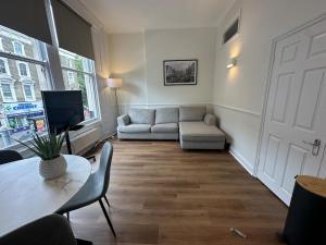 Ladbroke Grove Station -Stunning, Stylish Brand new apartment