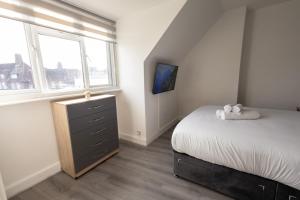 Large 4-Bedrooms Corporate Flat, Free Parking - Amazing Location