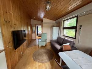 Semi-detached cottage by the lake