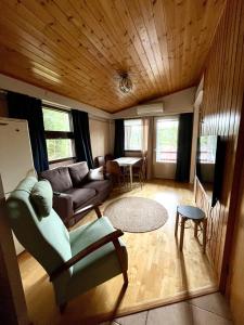 Semi-detached cottage by the lake