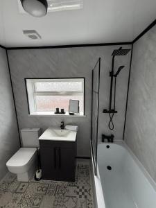 3BR Sleeps 5 Garden&Parking-Great for Contractors