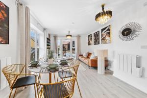 Brand New Luxurious 2bed Apartment by AYMONS HAVEN