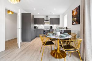 Brand New Luxurious 2bed Apartment by AYMONS HAVEN