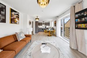 Brand New Luxurious 2bed Apartment by AYMONS HAVEN