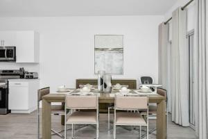 6BR Retreat Pool, Parking and Near Disney