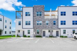 6BR Retreat Pool, Parking and Near Disney