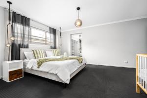 Stylish Spacious 5BR Multifunctional Retreat Home