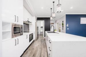 Stylish Spacious 5BR Multifunctional Retreat Home