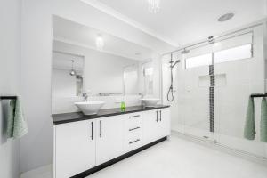 Stylish Spacious 5BR Multifunctional Retreat Home