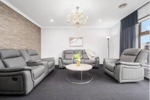 Stylish Spacious 5BR Multifunctional Retreat Home