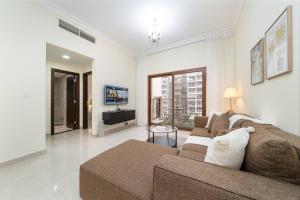 Bright and Stylish 2 Bed Home Opposite Circle Mall