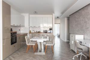 CLUJSTAYS Bright Central Apartments