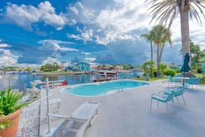 Waterfront Gulf Getaway