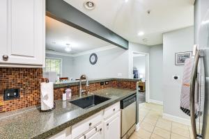 half Mi to Bank of America Stadium Uptown Condo!