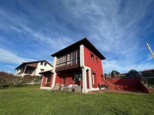 La casa roja de Ovio