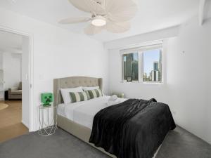 Modern 2Bed2BA, Heated Pool, BBQ, Balcony M27