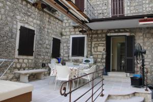 Kotor apartments, Ljuta