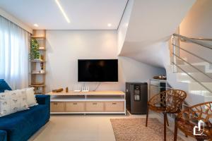 Condomínio com piscina e saída direta para a praia