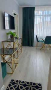 Luxury Emerald Apartments