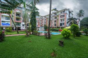 Skylight BnB E203 - 2BHK with pool walking distance to Candolim beach