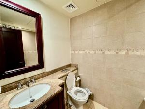 Only family Walking distance to Dubai Mall