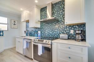 Steps to St Pete Beach Condo with Pool Access