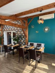 Hotels Logis Hotel Le Cygne : photos des chambres