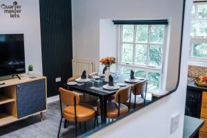 2 Bedroom Top Floor Apartment that Sleeps 4