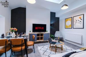 2 Bedroom Top Floor Apartment that Sleeps 4