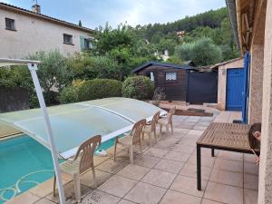 Villas Villa with pool in Taradeau : photos des chambres
