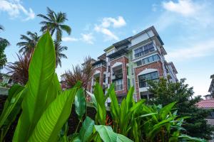 Skylight BnB F203 - 2BHK with pool near Candolim beach