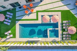 The Element - Pickle Ball, Mini Golf, Game Room