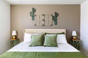 The Element - Pickle Ball, Mini Golf, Game Room