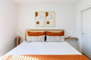 The Element - Pickle Ball, Mini Golf, Game Room