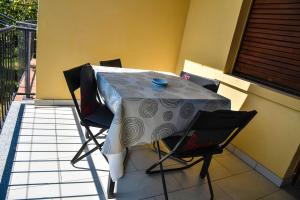 Cozy Apartment with Private Garden & Easy Parking