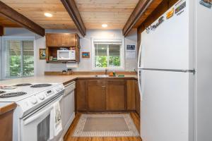 Coal Creek Chalet | Creek, AC, Pet Friendly