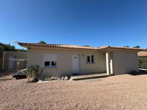 Villa 6 p route de Palombaggia Porto Vecchio piscine privée chauffée à 5 min des plages de Palombaggia Santa Giulia