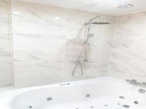 Appartements Apartment in Champigny-sur-Marne with kitchen and jetted bath : photos des chambres