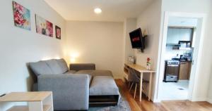 Steps to the American and Spanish embassies