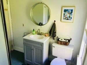 Sunny & Open 2 Bdrm - Close to Stowe Village, Shopping, Mtn Views!