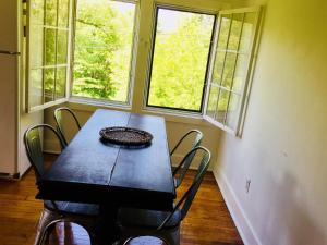 Sunny & Open 2 Bdrm - Close to Stowe Village, Shopping, Mtn Views!