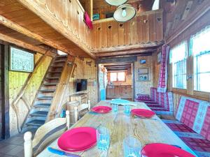 Appartements Chalet cosy savoyard, coeur de village, proche pistes - FR-1-505-221 : photos des chambres