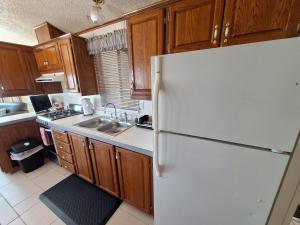 6 &14 Equipped Beach House Seaside Hotel