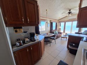 6 &14 Equipped Beach House Seaside Hotel