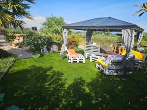 Maisons de vacances EVGmazetsyurt piscine lapicholine : photos des chambres