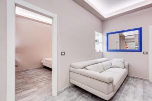 LuxurySistersHouse 2 min Colosseum