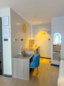 Smart Home Stays, Luxe Serviced Studio at Escada Westlands, Pool, Gym, Fast Wi-Fi and Rooftop Views